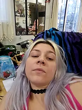 Snapshot of ScarletCallings420 chatting on December 23, 2024, 12:25 am ScarletCallings420 online show from December 23, 2024, 12:25 am