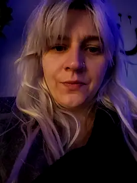 Snapshot of ScarletCallings420 chatting on November 3, 2025, 5:25 pm ScarletCallings420 online show from November 3, 2025, 5:25 pm