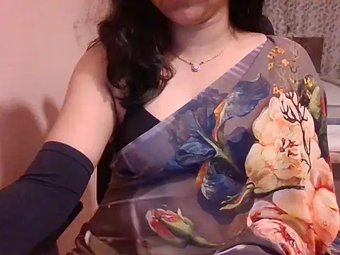 Snapshot of Pinky_4 chatting on October 14, 2025, 5:47 pm Pinky 4 online show from October 14, 2025, 5:47 pm