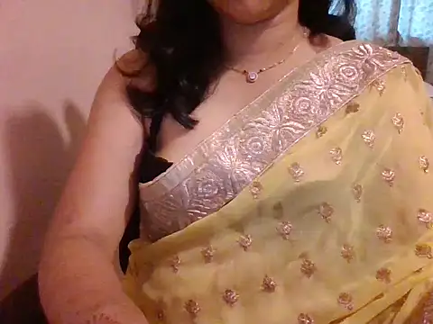 Snapshot of Pinky_4 chatting on October 28, 2025, 9:24 am Pinky 4 online show from October 28, 2025, 9:24 am