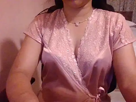 Snapshot of Pinky_4 chatting on November 2, 2025, 5:48 pm Pinky 4 online show from November 2, 2025, 5:48 pm