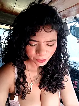 Snapshot of Simone_Miller chatting on December 19, 2024, 5:50 pm Simone Miller online show from December 19, 2024, 5:50 pm