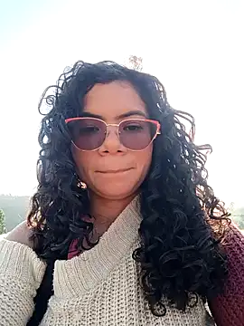 Snapshot of Simone_Miller chatting on December 20, 2024, 12:38 pm Simone Miller online show from December 20, 2024, 12:38 pm