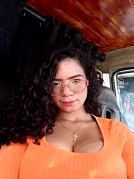 Snapshot of Simone_Miller chatting on December 28, 2024, 4:09 pm Simone Miller online show from December 28, 2024, 4:09 pm