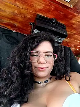 Snapshot of Simone_Miller chatting on January 16, 2025, 4:28 pm Simone Miller online show from January 16, 2025, 4:28 pm