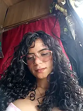 Snapshot of Simone_Miller chatting on February 5, 2025, 5:20 pm Simone Miller online show from February 5, 2025, 5:20 pm