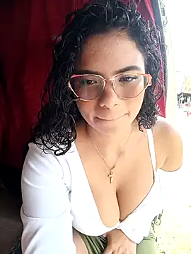 Snapshot of Simone_Miller chatting on February 7, 2025, 4:14 pm Simone Miller online show from February 7, 2025, 4:14 pm