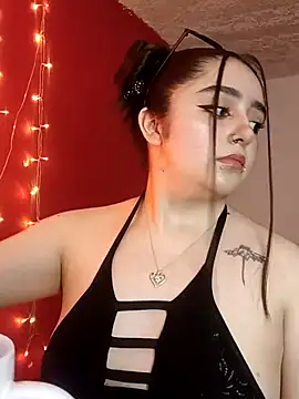 IvonneT online show from September 21, 2025, 11:28 pm