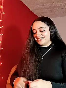 IvonneT online show from September 28, 2025, 11:43 pm