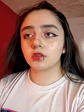 IvonneT online show from October 5, 2025, 8:29 pm