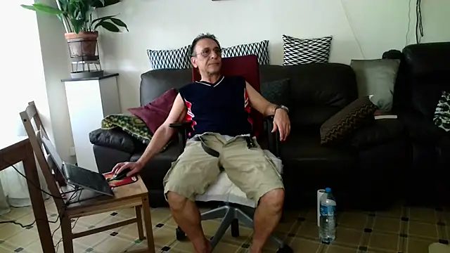 Snapshot of HETEREOMAN chatting on September 21, 2025, 3:57 pm HETEREOMAN online show from September 21, 2025, 3:57 pm