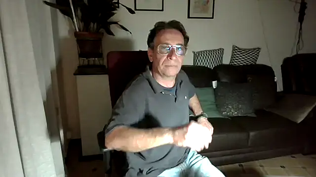 Snapshot of HETEREOMAN chatting on October 18, 2025, 7:03 pm HETEREOMAN online show from October 18, 2025, 7:03 pm