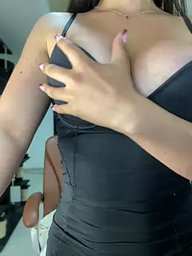 Snapshot of MiaJones21 chatting on February 25, 2025, 12:14 am MiaJones21 online show from February 25, 2025, 12:14 am