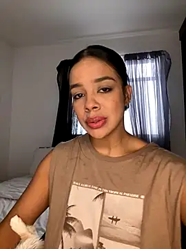 Snapshot of trianawhite chatting on September 23, 2025, 3:15 pm trianawhite online show from September 23, 2025, 3:15 pm