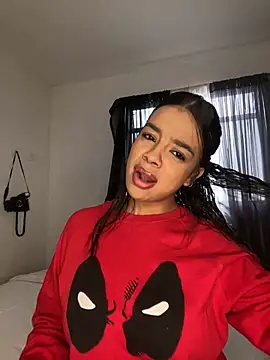 Snapshot of trianawhite chatting on October 14, 2025, 2:40 pm trianawhite online show from October 14, 2025, 2:40 pm