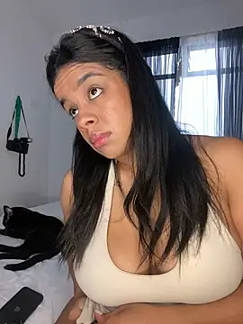 Snapshot of trianawhite chatting on February 9, 2026, 3:05 pm trianawhite online show from February 9, 2026, 3:05 pm