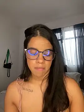 Snapshot of trianawhite chatting on February 10, 2026, 3:05 pm trianawhite online show from February 10, 2026, 3:05 pm