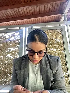 Snapshot of trianawhite chatting on February 19, 2026, 4:47 pm trianawhite online show from February 19, 2026, 4:47 pm