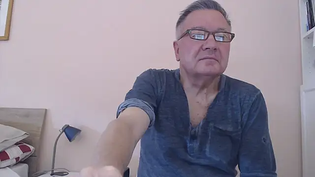 Snapshot of YOU6me chatting on September 19, 2025, 6:48 am YOU6me online show from September 19, 2025, 6:48 am