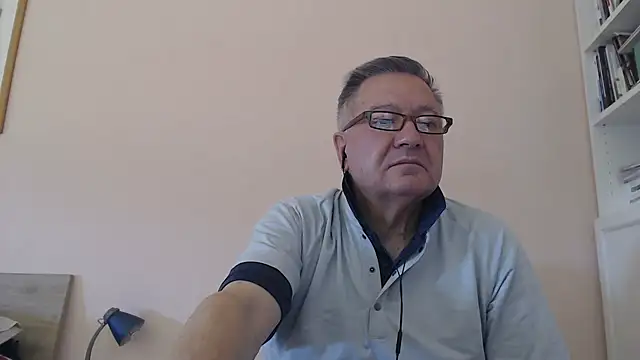 Snapshot of YOU6me chatting on September 25, 2025, 7:56 am YOU6me online show from September 25, 2025, 7:56 am