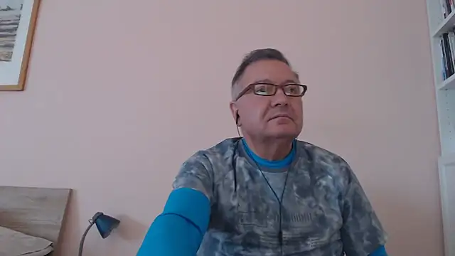 Snapshot of YOU6me chatting on September 29, 2025, 9:14 am YOU6me online show from September 29, 2025, 9:14 am