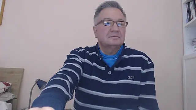 Snapshot of YOU6me chatting on October 1, 2025, 2:12 pm YOU6me online show from October 1, 2025, 2:12 pm