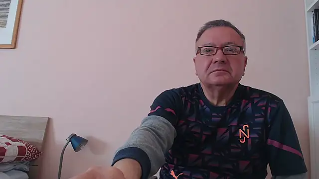 Snapshot of YOU6me chatting on October 10, 2025, 8:46 am YOU6me online show from October 10, 2025, 8:46 am