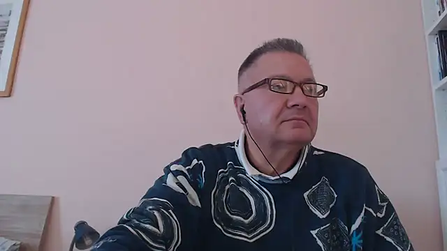 Snapshot of YOU6me chatting on October 14, 2025, 1:01 pm YOU6me online show from October 14, 2025, 1:01 pm