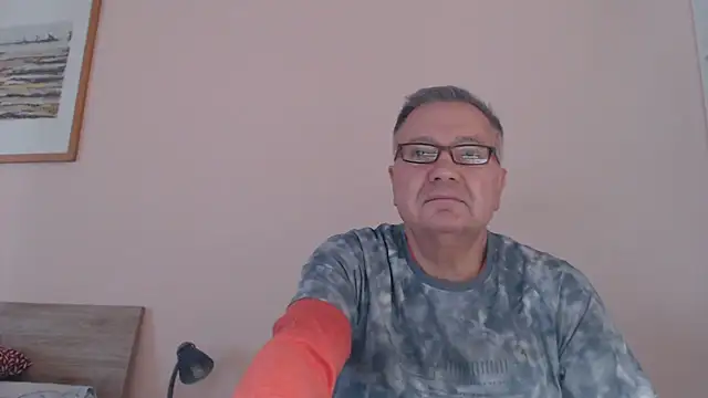 Snapshot of YOU6me chatting on October 15, 2025, 10:37 am YOU6me online show from October 15, 2025, 10:37 am