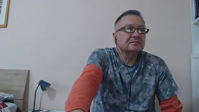 Snapshot of YOU6me chatting on October 17, 2025, 10:40 am YOU6me online show from October 17, 2025, 10:40 am