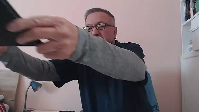 Snapshot of YOU6me chatting on October 20, 2025, 7:42 am YOU6me online show from October 20, 2025, 7:42 am