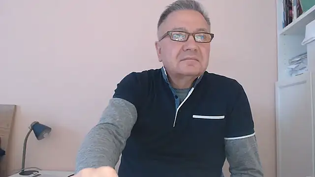 Snapshot of YOU6me chatting on October 21, 2025, 2:51 pm YOU6me online show from October 21, 2025, 2:51 pm