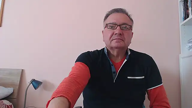 Snapshot of YOU6me chatting on October 23, 2025, 7:51 am YOU6me online show from October 23, 2025, 7:51 am