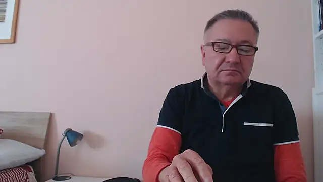 Snapshot of YOU6me chatting on October 24, 2025, 8:00 am YOU6me online show from October 24, 2025, 8:00 am