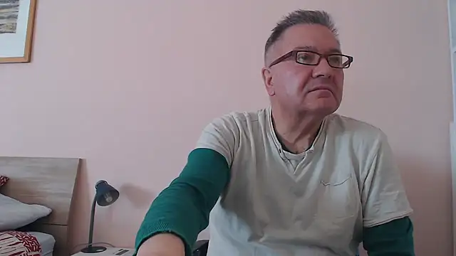 Snapshot of YOU6me chatting on October 26, 2025, 9:59 am YOU6me online show from October 26, 2025, 9:59 am