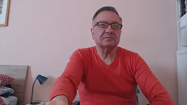 Snapshot of YOU6me chatting on November 1, 2025, 9:11 am YOU6me online show from November 1, 2025, 9:11 am