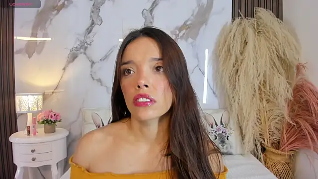 hannahill69 online show from April 28, 2026, 4:50 am