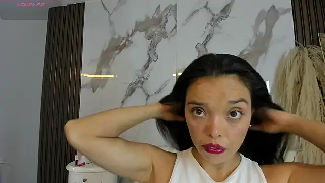 hannahill69 online show from June 3, 2026, 4:59 am