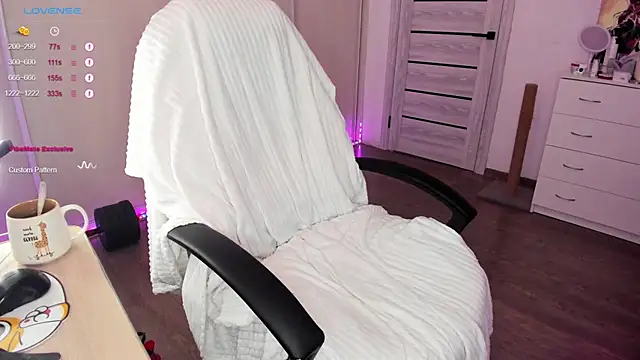 Snapshot of Ophelia_mm chatting on March 23, 2025, 6:37 am Ophelia mm online show from March 23, 2025, 6:37 am