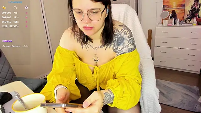 Snapshot of Ophelia_mm chatting on September 29, 2025, 7:57 am Ophelia mm online show from September 29, 2025, 7:57 am