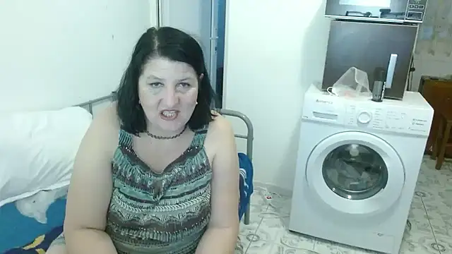 Snapshot of RidemerafSuzana chatting on January 31, 2025, 2:28 pm RidemerafSuzana online show from January 31, 2025, 2:28 pm