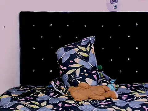 camii extrange online show from March 26, 2026, 8:58 pm