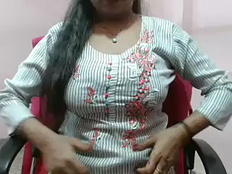 LovingPihu online show from March 3, 2025, 11:00 am