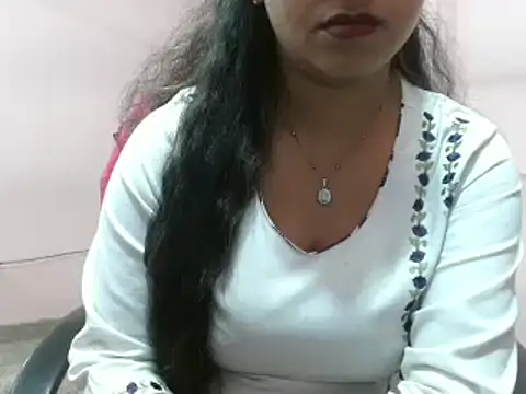 LovingPihu online show from March 4, 2025, 11:51 am