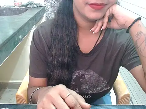 LovingPihu online show from October 13, 2025, 5:29 am