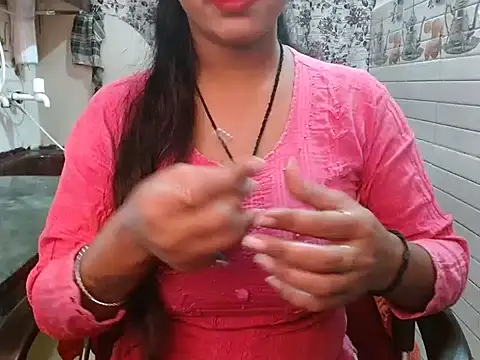 LovingPihu online show from November 28, 2025, 5:54 am