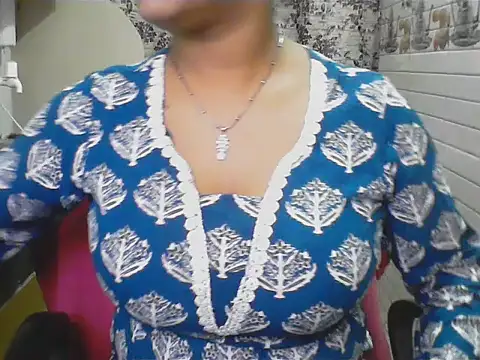 LovingPihu online show from June 13, 2026, 6:22 am