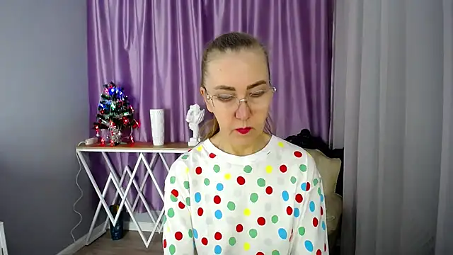 queen a n i online show from December 4, 2024, 11:41 am