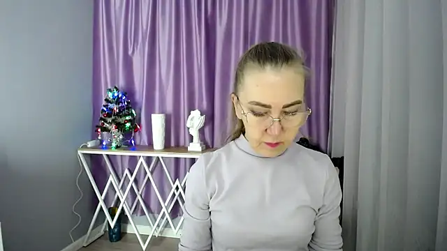 queen a n i online show from December 5, 2024, 5:59 am