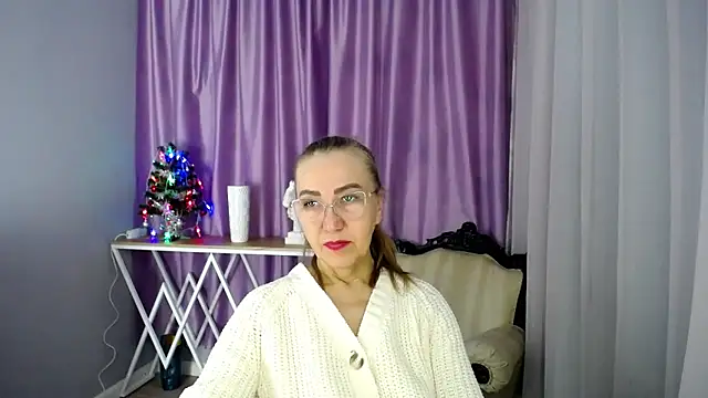queen a n i online show from December 5, 2024, 9:39 am